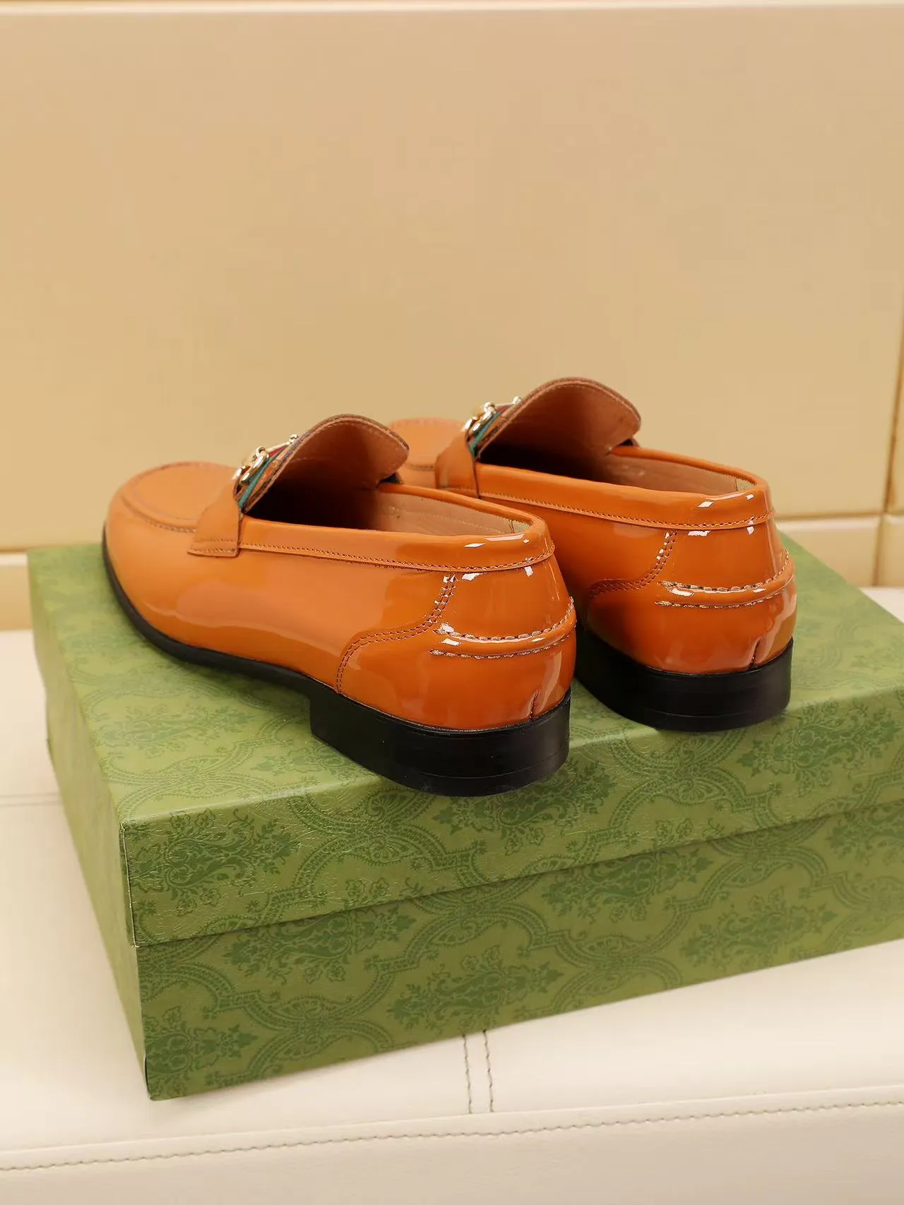 Men's men's shoes 💰440 🆘【GUCCI】Gucci ·🐂里· Hot-selling beanie shoes, top brand luxury, top quality, latest fashion beanie shoes.. The upper is made of original high mercerized smooth cow suede. (Full top-layer water-dyed 🐂 leather and lining). The original stylish and stylish soft rubber wear-resistant and non-slip outsole is light and comfortable on the foot, available in 2 colors! Matching code: 39-45 (38.46. Customized)
